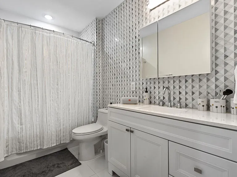 1638 K St NE #202 — Photo 11