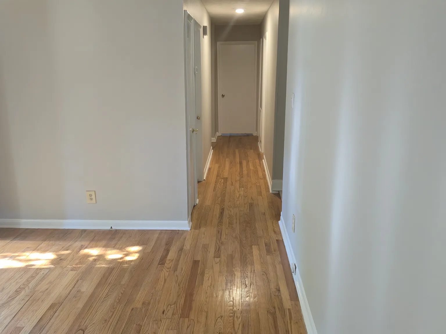 4 bed, 1.5 bath, 1400 sqft, $1,500 — Photo 2