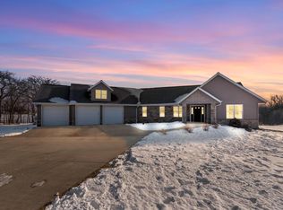 7696 Eagle View Dr, Allenton, WI 53002