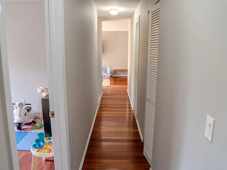 5A Woodside Ave #D-47 — Photo 6