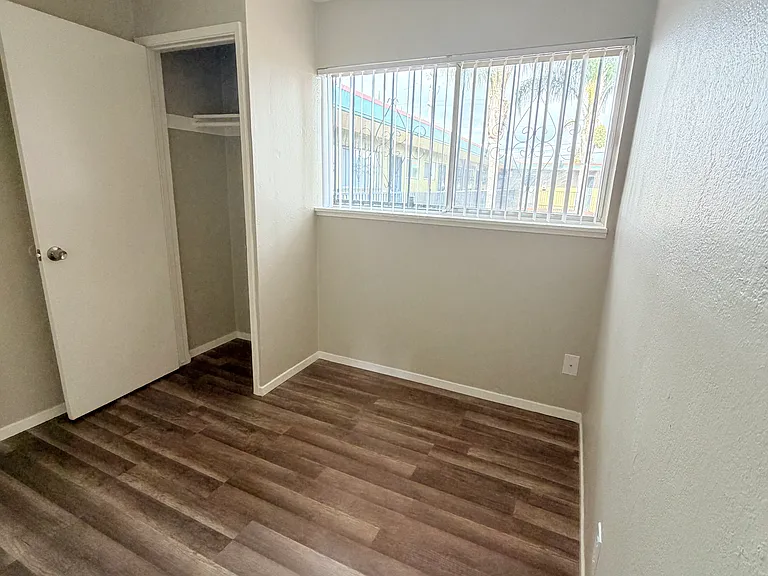 2124 90th Ave #15 — Photo 5