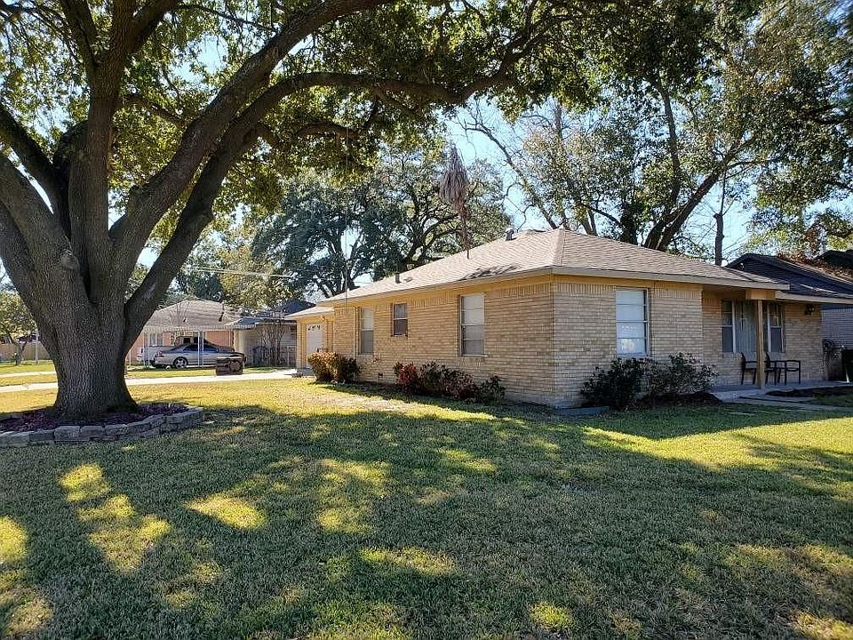 1st image of 223 W Riverwood Dr