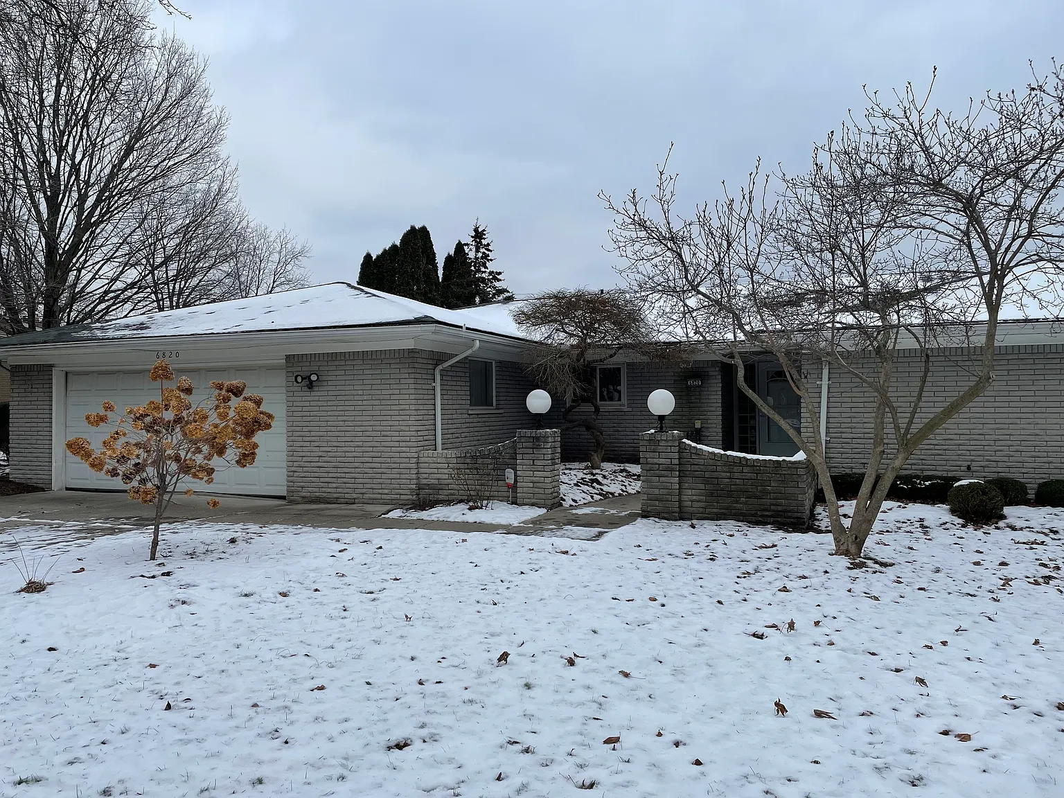 4 bed, 2.5 bath, 2450 sqft, $3,000 — Photo 1