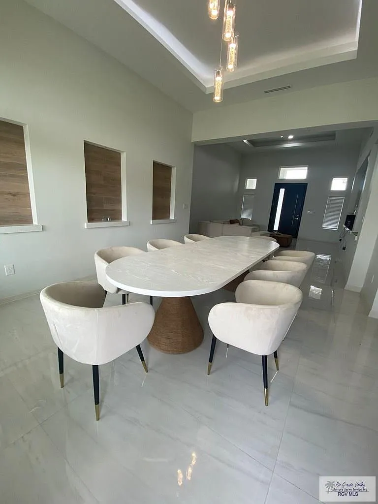 3 bed, 2.5 bath, 1865 sqft, $2,400 — Photo 4