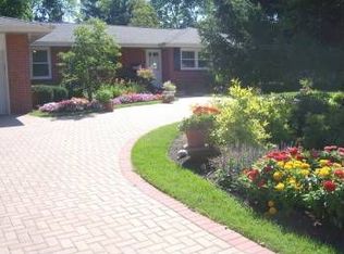 1029 Rosemary Ter, Deerfield, IL 60015