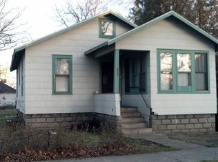 985 Bishop Ave, Benton Harbor, MI 49022