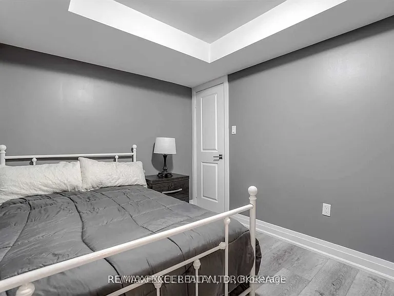 10 Pondmede Cres — Photo 19