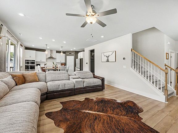 5th image of 351 Fast Pitch Ln