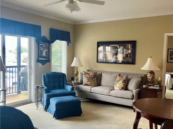 118 N Donahue Dr Unit 202, Auburn, AL 36832