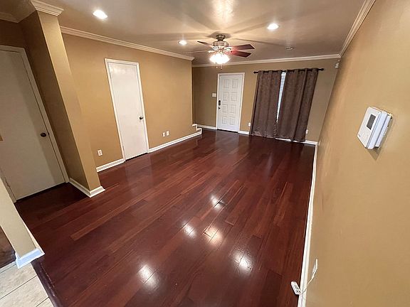 4th image of 8780 Glen Meadow Ln