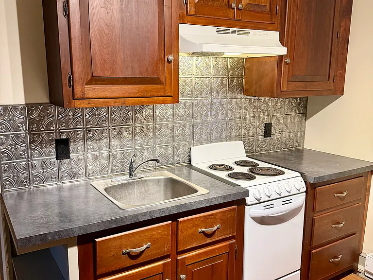 255 W Walnut St #2 — Photo 4