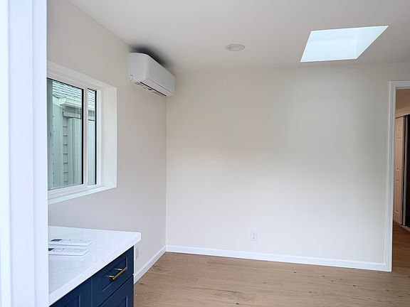 5th image of 724A 10th Ave