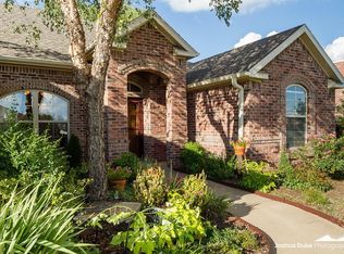 2202 SW Pinoak Ave, Bentonville, AR 72713