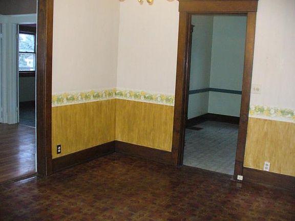 2nd image of 124 Seneca Ave