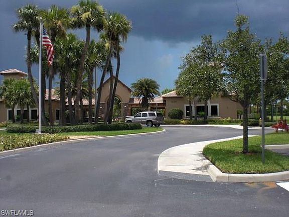 3rd image of 10578 Carolina Willow Dr
