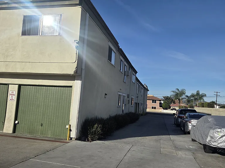 Villa Mollison Apartments — Photo 3