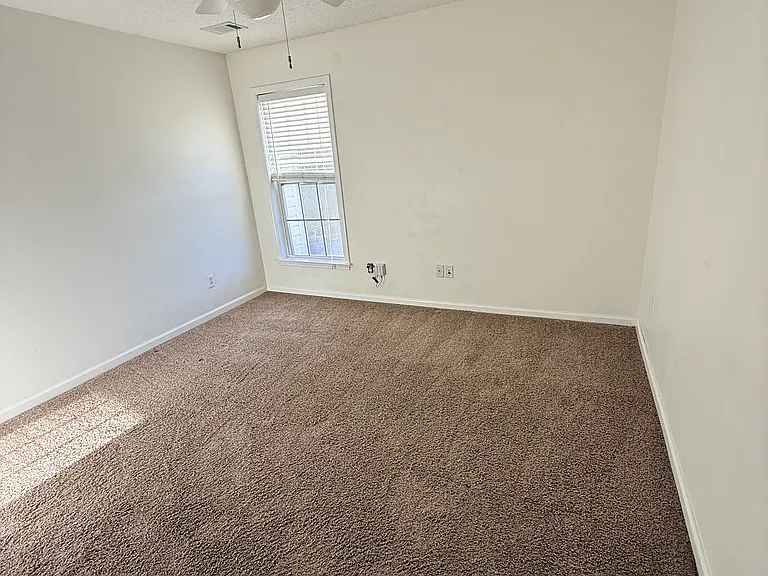 240 Regent Sq — Photo 43
