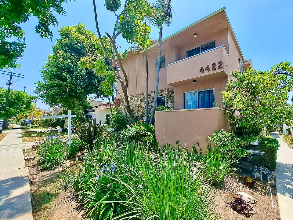 PRIME Los Feliz location!