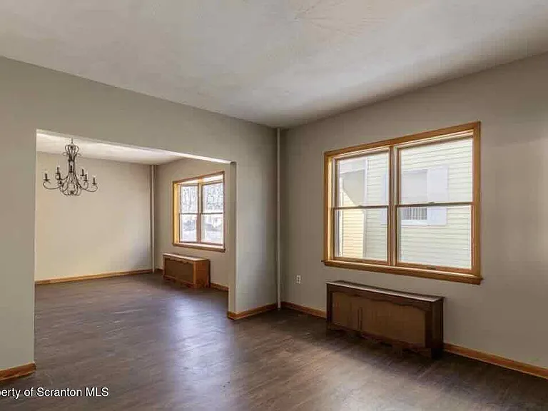 112 E Grove St — Photo 10