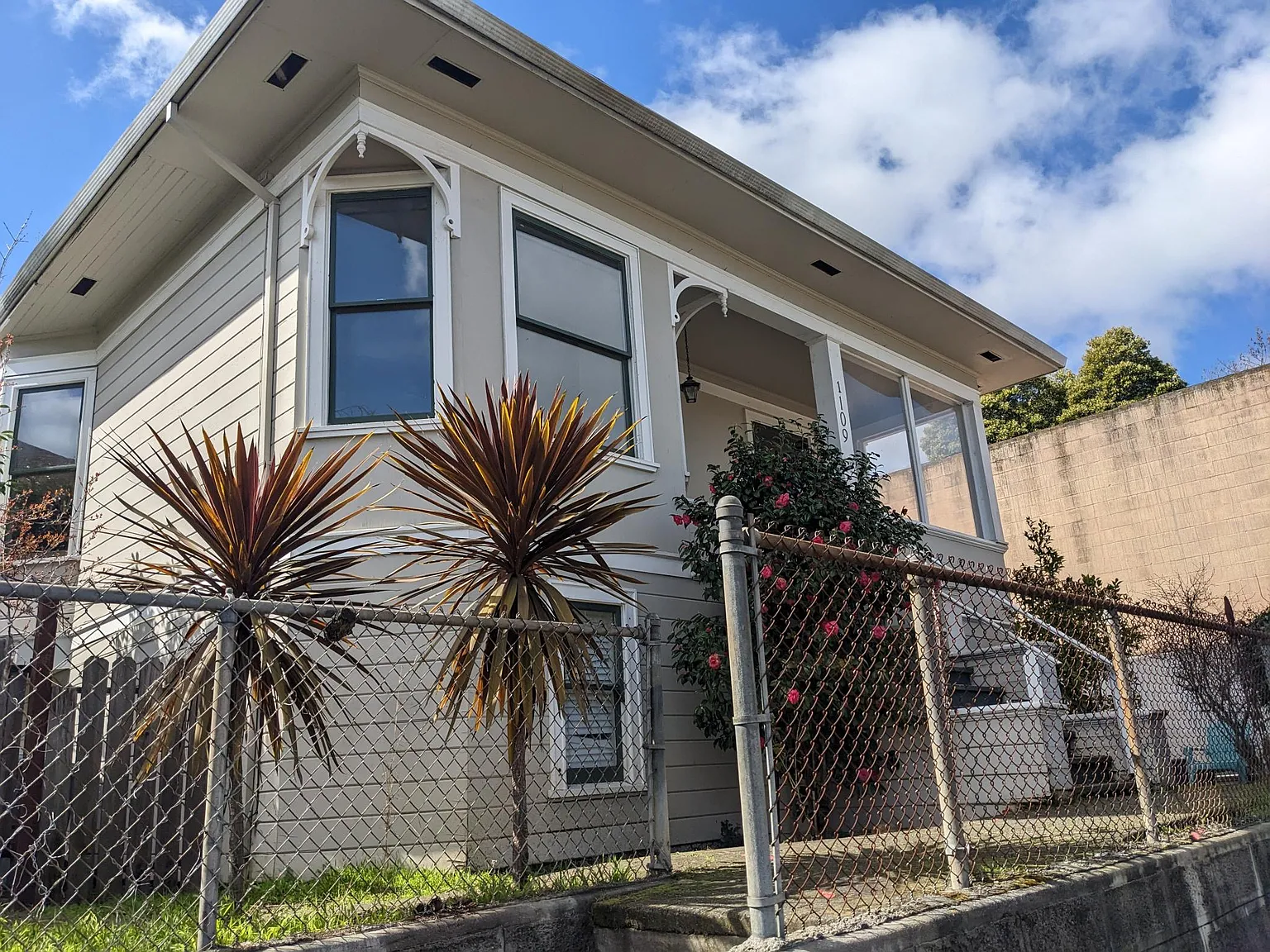 2 bed, 1137 sqft, $2,300 — Photo 1