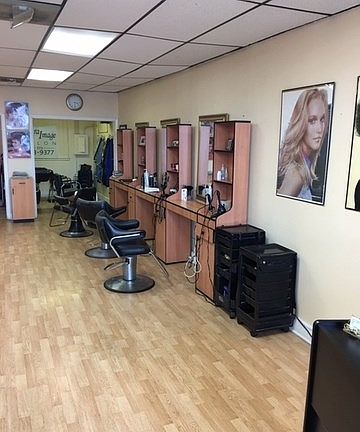 4th image of 7214 W Touhy Ave