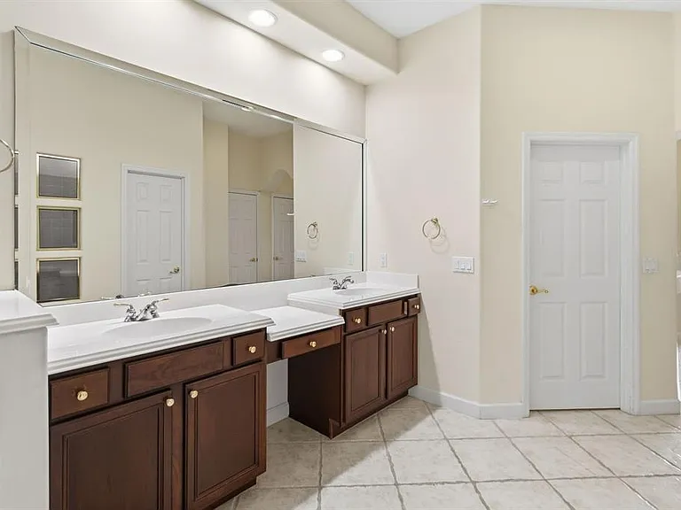 8310 Tivoli Dr — Photo 14