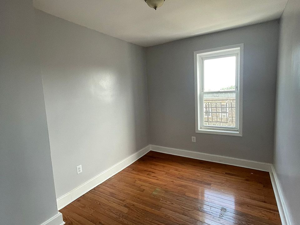 2nd image of 224 3rd St APT 7