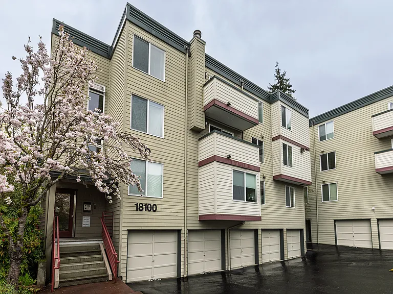 18100 15th Ave NE #C317 — Photo 1