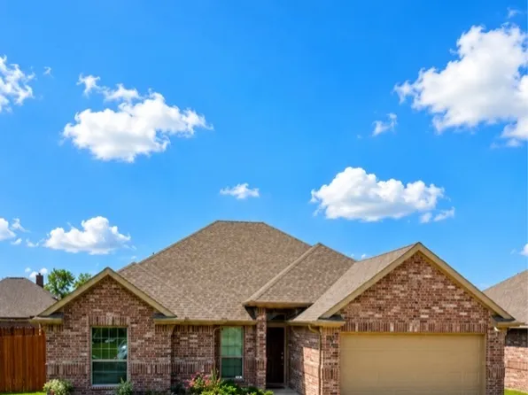 1104 Serendipity Cir, Sanger, TX 76266