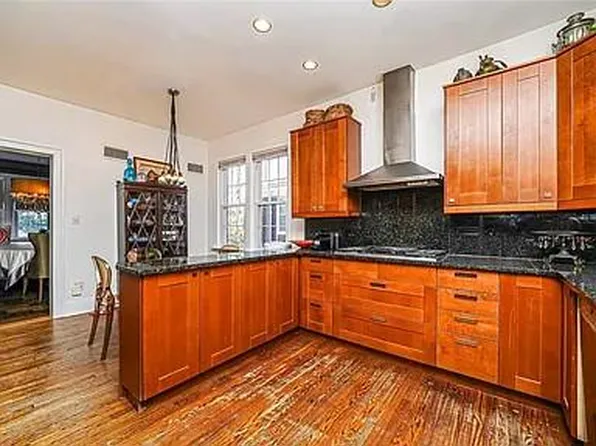 (undisclosed Address), Lawrence, NY 11559