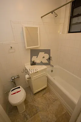 Rented by Jonis Realty | media 10