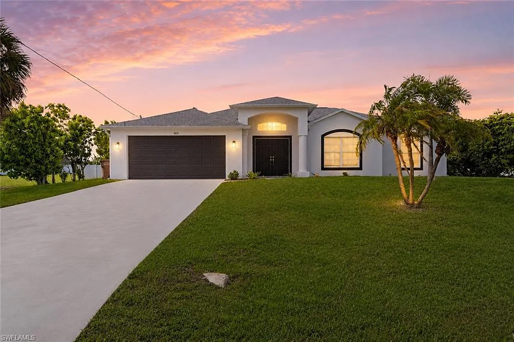 3 bed, 2.0 bath, 1946 sqft, $2,195 — Photo 1