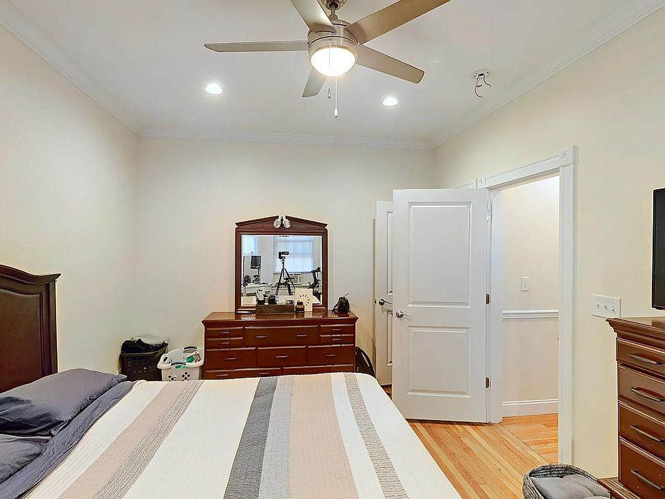 2nd image of 90 Glenville Ave APT 4