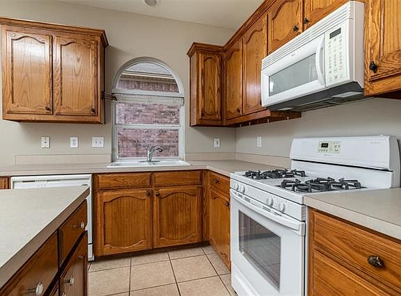 4th image of 3813 Old Richwood Ln