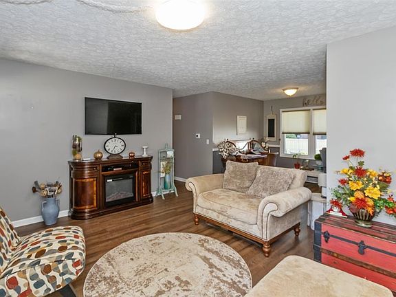 5th image of 1089 Holly Dr