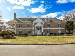 11 Cumberland St, Northport, NY 11768