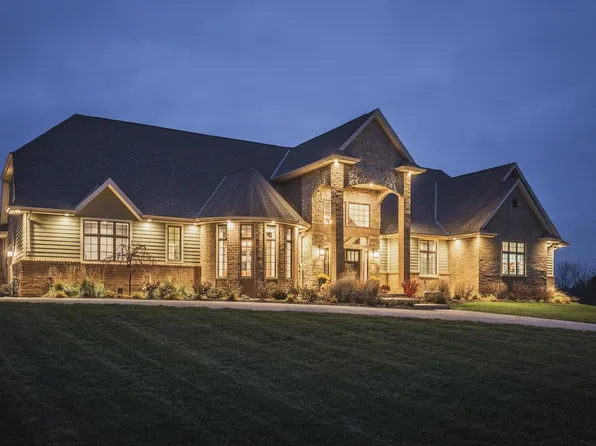 N81W33630 Chicory COURT EAST East, Oconomowoc, WI 53066