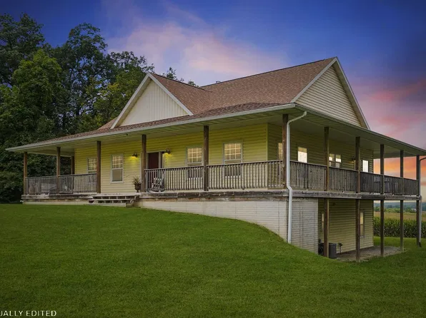 5972 33rd Ave, Vinton, IA 52349
