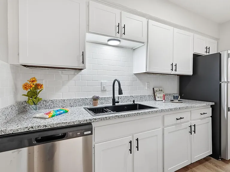 South Crest Apartments: All Bills Paid -Dazzling Dallas Apartments in Quiet Area! — Photo 88