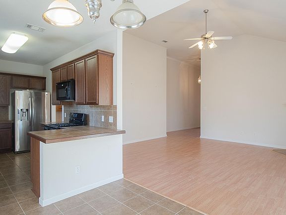 5th image of 10395 English Manor Dr