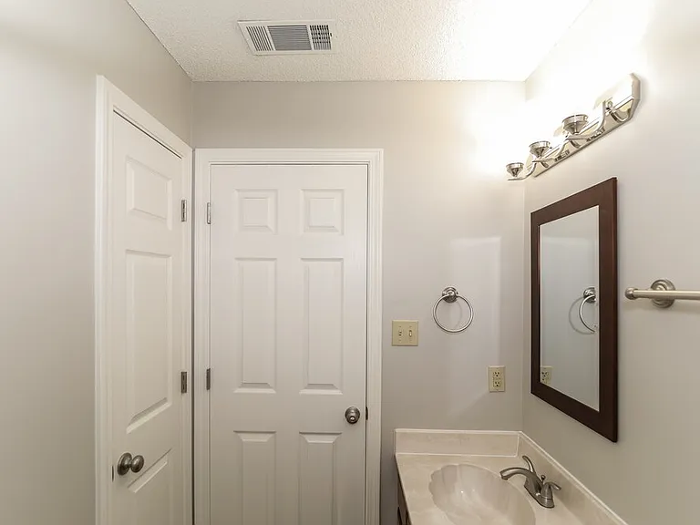1262 Breezy Valley Dr — Photo 15
