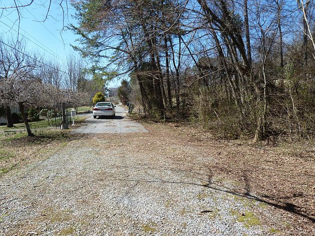 2nd image of 402 Hamilton Ln