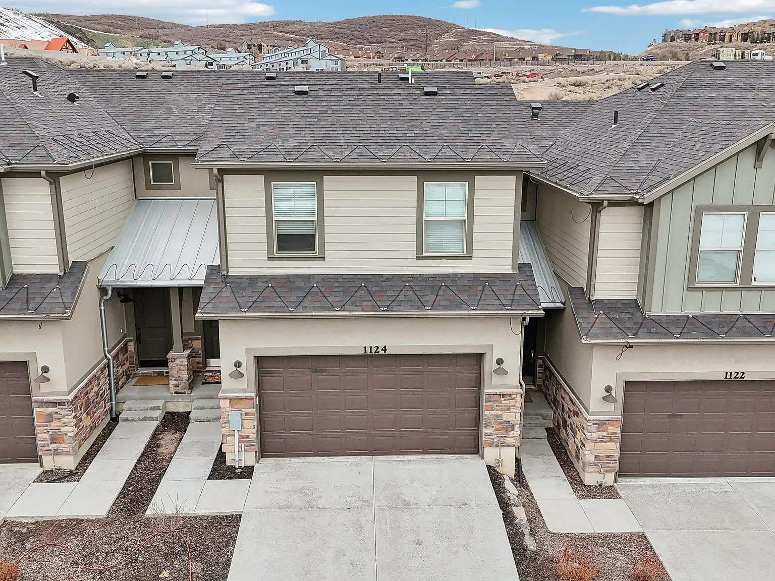 5 bed, 3.5 bath, 2205 sqft, $4,700 — Photo 2