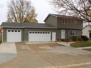 380 W Henschen St, Garner, IA 50438