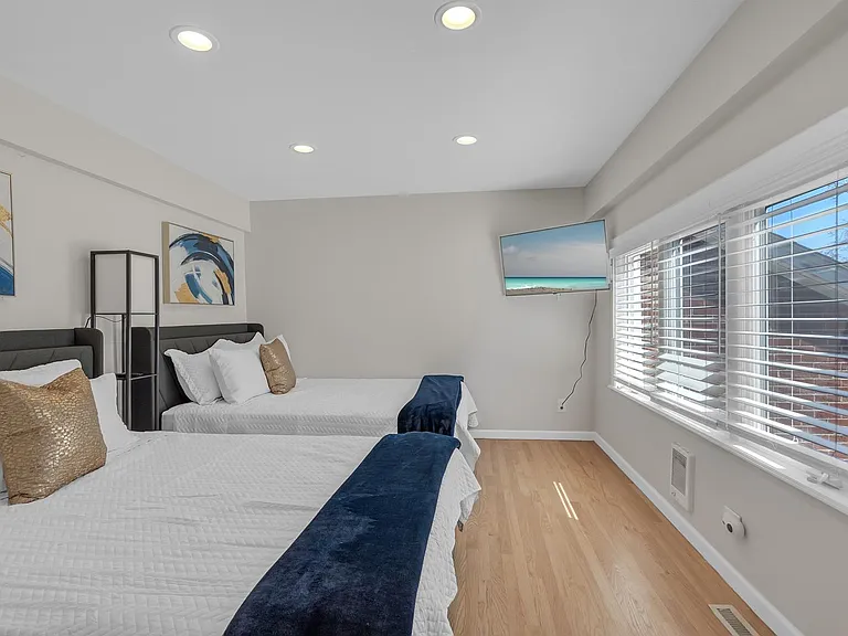 1100 Edmer Ave — Photo 15