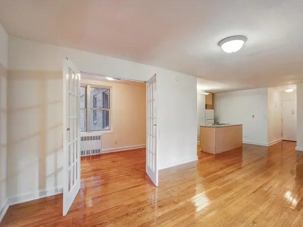 30 East End Avenue image 1 of 9