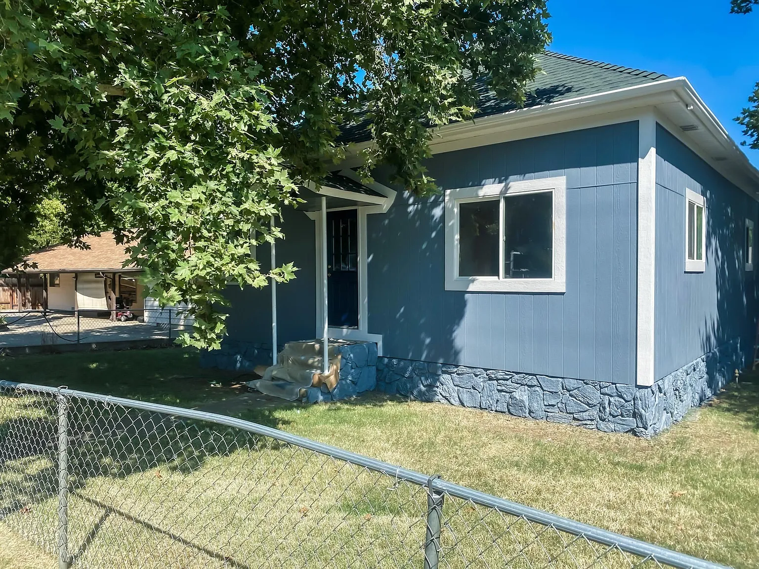 332 Pine St photo 1