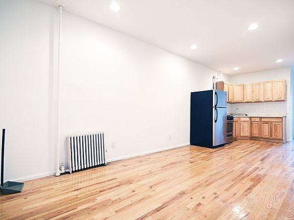3rd image of 52 Newell St APT 3L