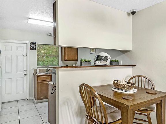 5th image of 233 Cypress St #229