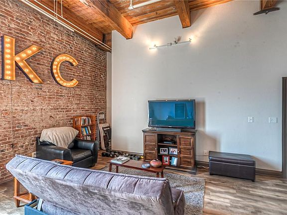 4th image of 308 W 8th St APT 310